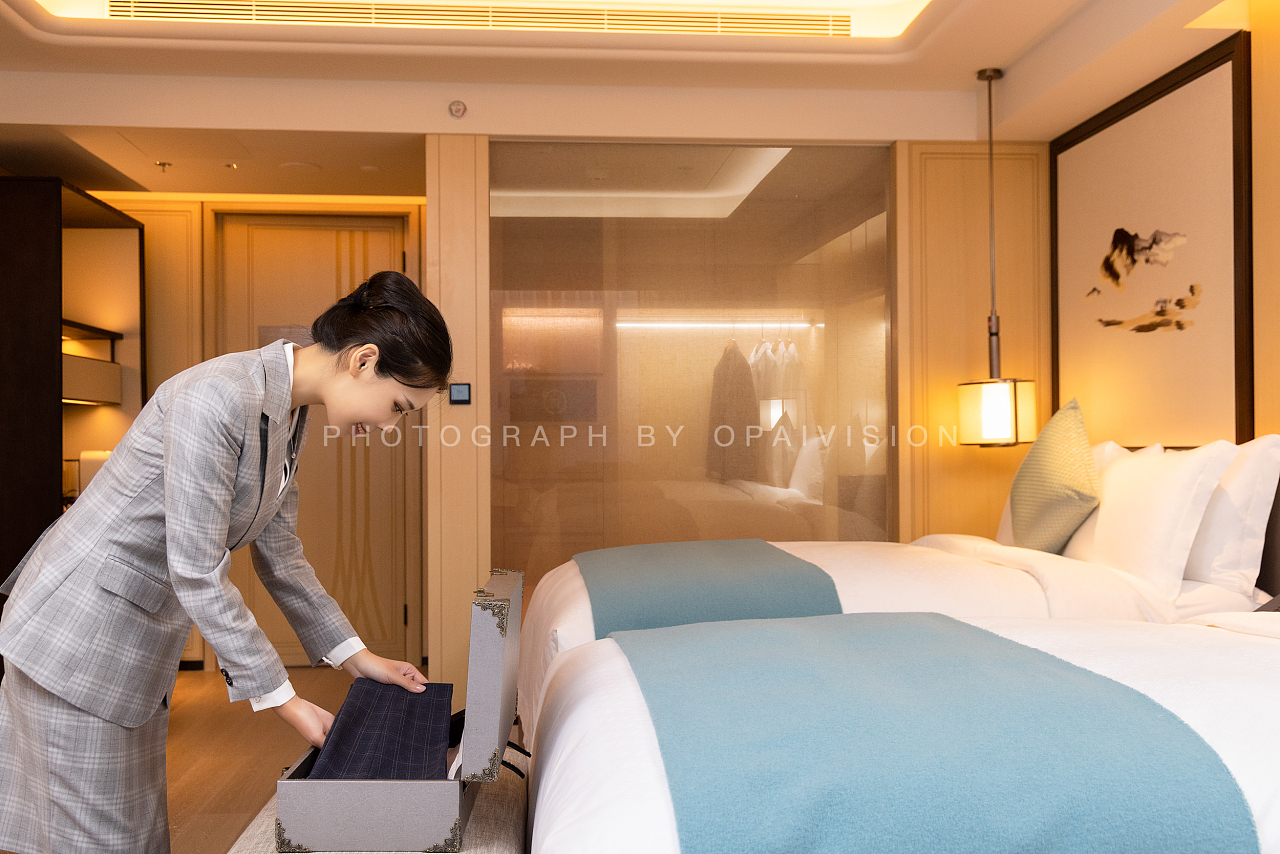光影交织的奢享之旅 瑞吉酒店管家服务与SPA人像摄影纪实